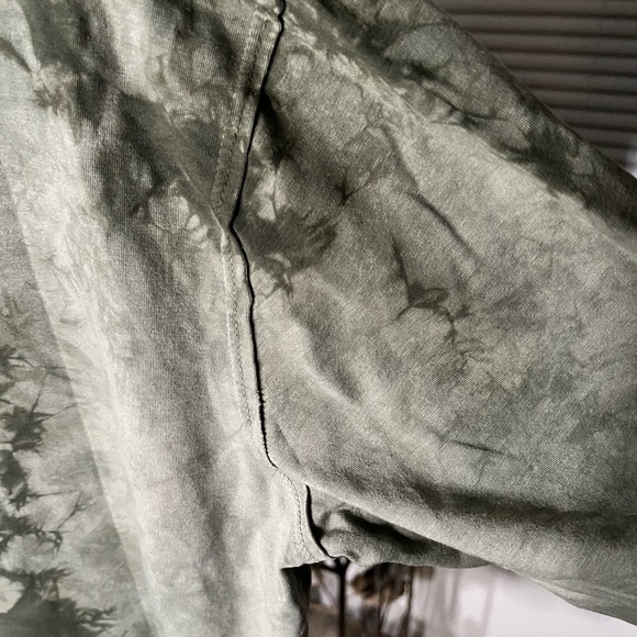 JOHNNY WAS ‘BLAKE’ NWT AUTHENTIC OLIVE BRANCH TIE DYE LONG SLEEVES T-SHIRT - Picture 13 of 17